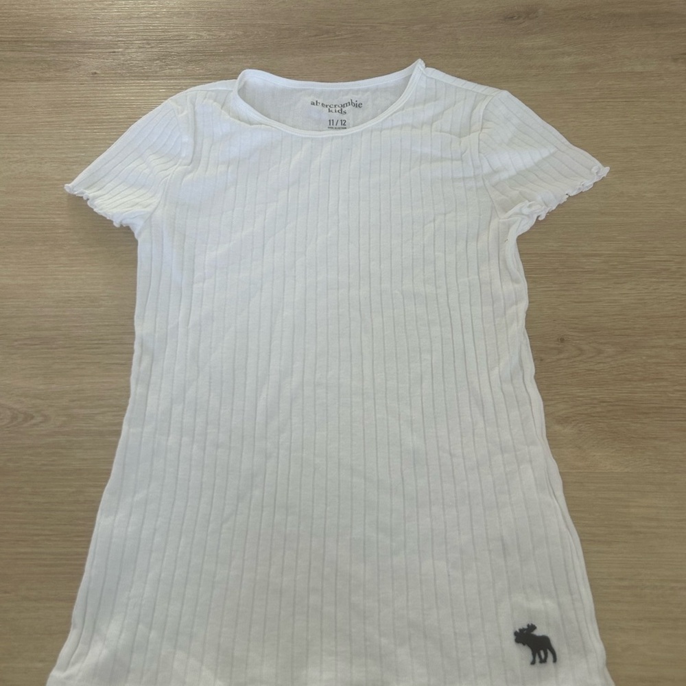 Abercrombie & Fitch White Ribbed Short Sleeve Tee with Black Moose